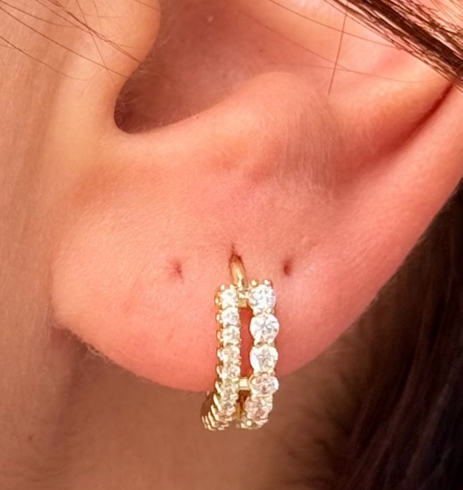 Sade Zarafet: Minimal Gümüş Küpe resmi