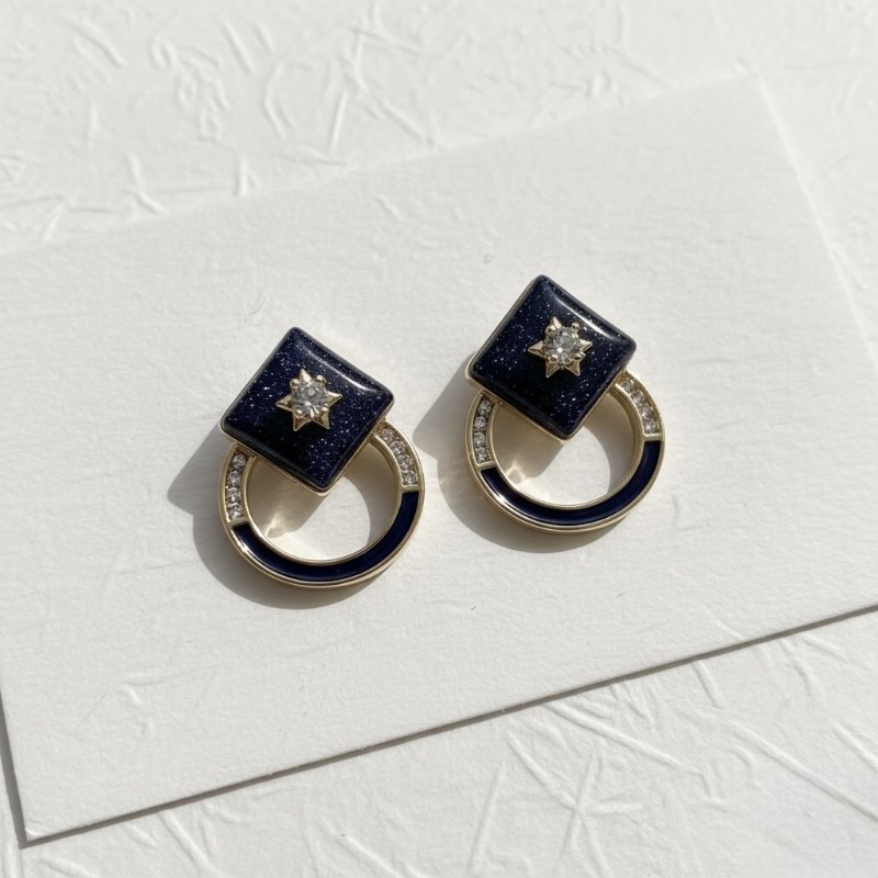 Aurelia Dual-Tone Pavé Hoop resmi