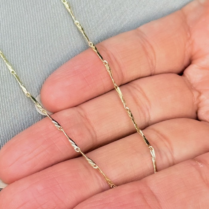 İnce Tüy Desenli Zincir Kolye resmi