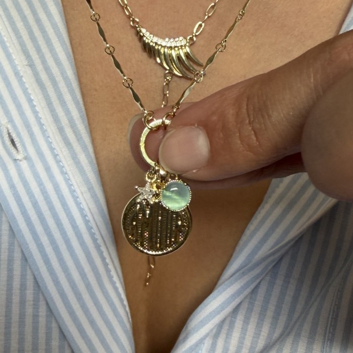 Madalyon Charm Kolye  resmi